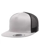 Yupoong-Flex Fit 6006 Five-Panel Classic Trucker C in Silver/ black