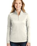 The North Face A3LHC     Ladies Tech 1/4-Zip Fleec in Vintage white