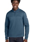The North Face NF0A8ENJ    Aim 1/4-Zip Fleece in Shadyblue