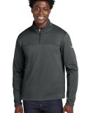 The North Face NF0A8ENJ    Aim 1/4-Zip Fleece in Asphalt grey