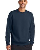 Nike NKFD9863  Club Fleece Sleeve Swoosh Crew in Mdntnavy