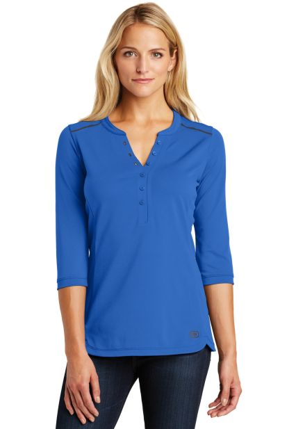 250 LOG132 OGIO  Ladies Fuse Henley in Optic blue
