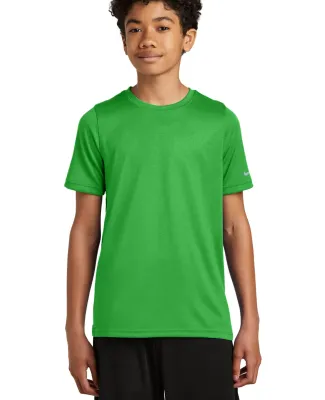 Nike NKDX8787  Youth Swoosh Sleeve rLegend Tee in Applegreen