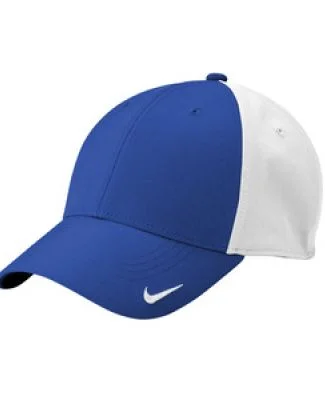 Nike NKFB6447  Dri-FIT Legacy Cap in Gmry/white