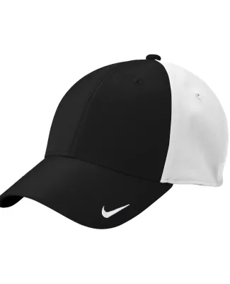 Nike NKFB6447  Dri-FIT Legacy Cap in Blk/white