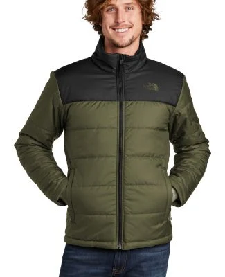 The North Face NF0A7V6J <sup> </sup> Chest Logo Ev in Burntovgn