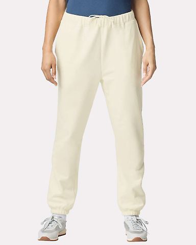 Gildan SF100 Unisex Softstyle Midweight Pocket Swe in Off white front view