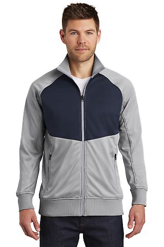 The North Face A3SEW DISCONTINUED      Tech Full-Z in Mid gry/urb ny front view